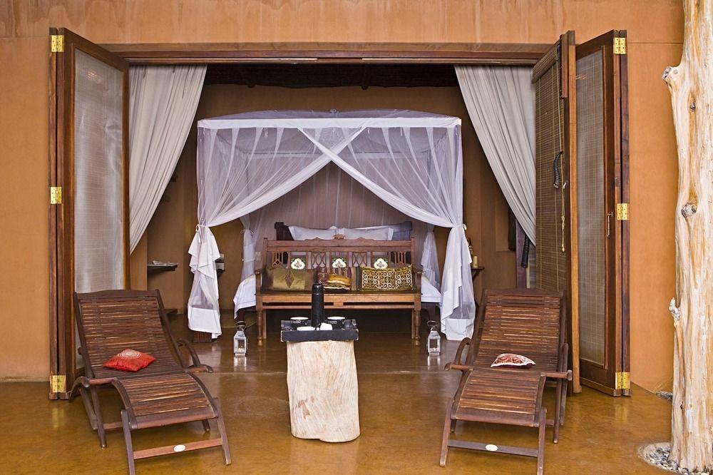 Purros Okahirongo Elephant Lodge מראה חיצוני תמונה
